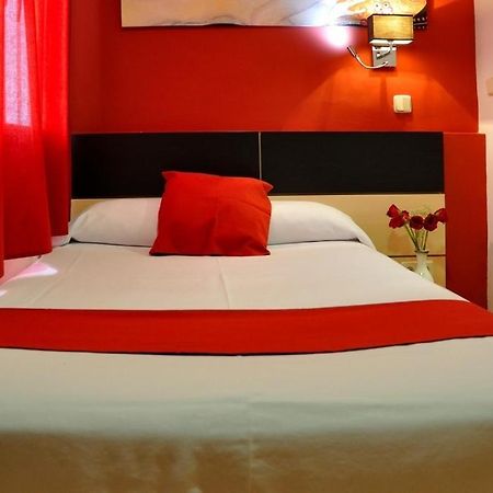 Hostal Falfes Hotel Madrid Eksteriør billede