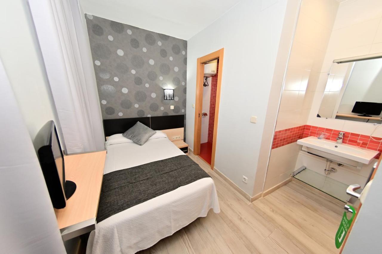 Hostal Falfes Hotel Madrid Eksteriør billede